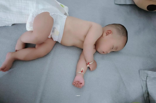 云浮没满月的宝宝